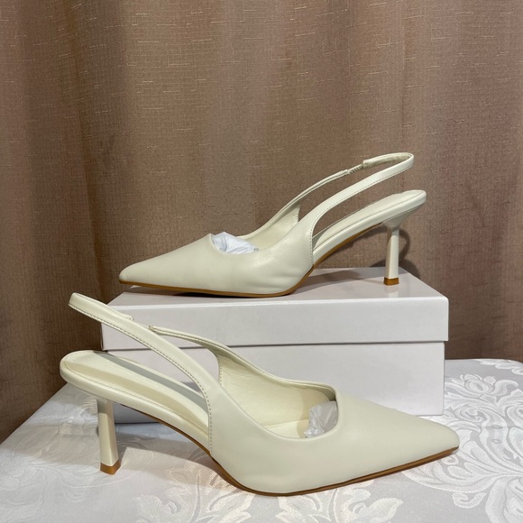 NIB Meshki Dasha 10 Elegant Cream Slingback 2” Heels - Picture 2 of 4